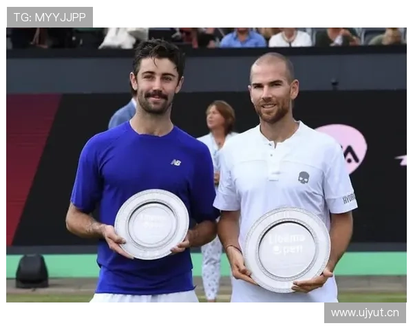 乔丹·汤普森比赛中刚对手发火，场下却超爱逛街买买买，笑死我了！