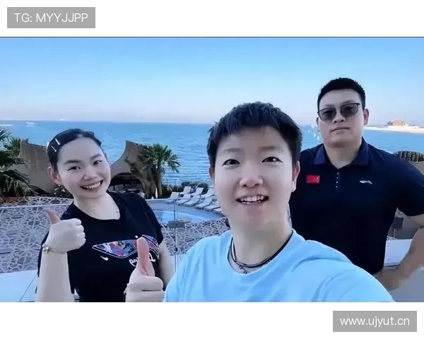 刷到何卓佳朋友圈，瞬间把我这周工资打包了