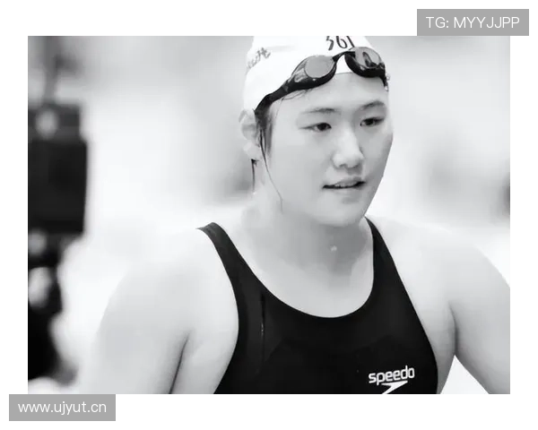 叶诗文逛街被拍，背的包比我房租还贵，我当场懵了