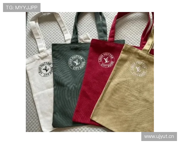 山口茜机场背破帆布袋，随行箱却像品牌展厅，我笑出声了