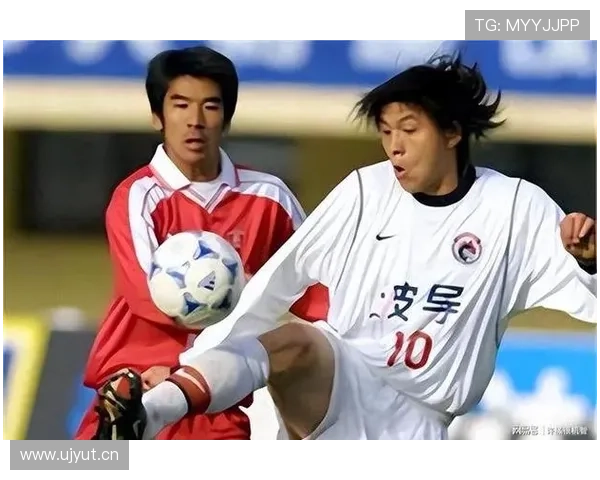 张玉宁穿得跟去开趴似的，场上却比谁都低调，这反差我服！